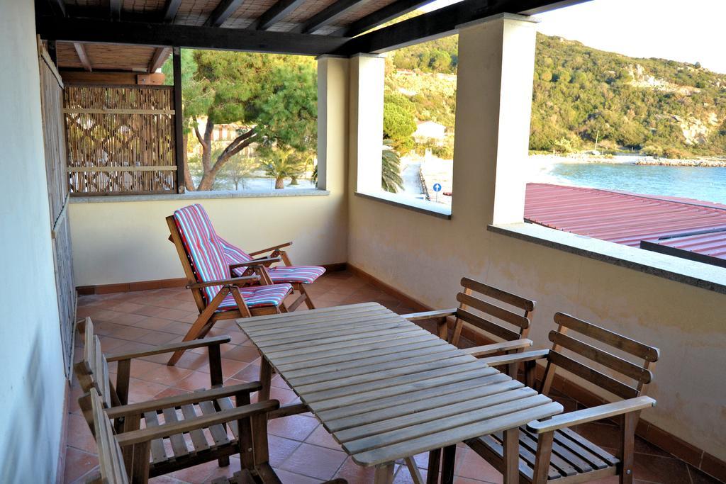 Apartamento Le Soleil Spiaggia di Cavoli Exterior foto