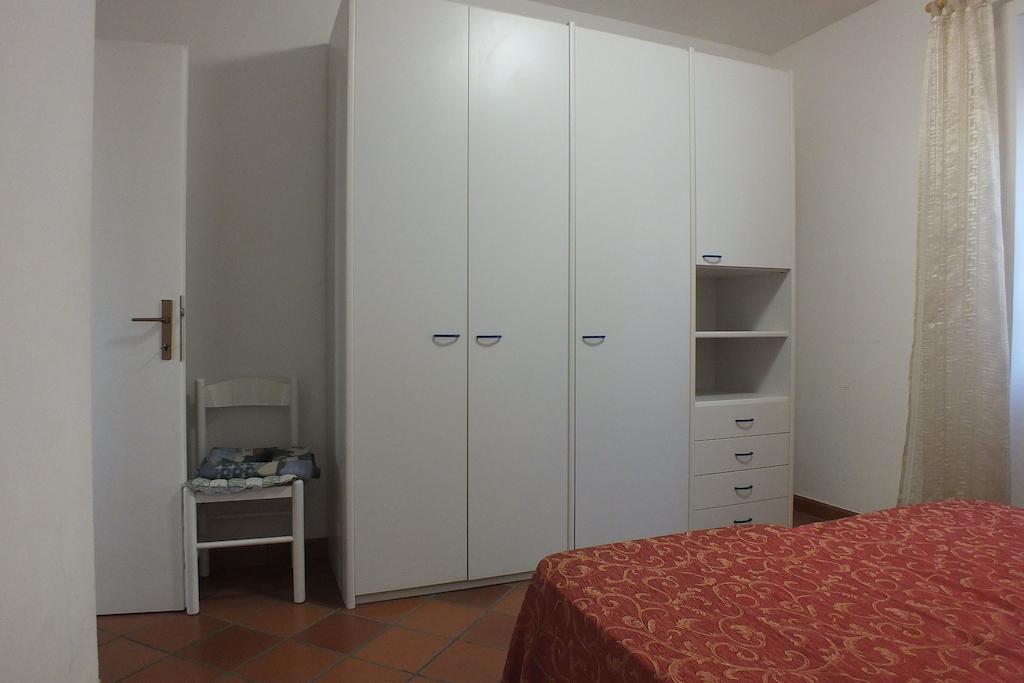 Apartamento Le Soleil Spiaggia di Cavoli Habitación foto